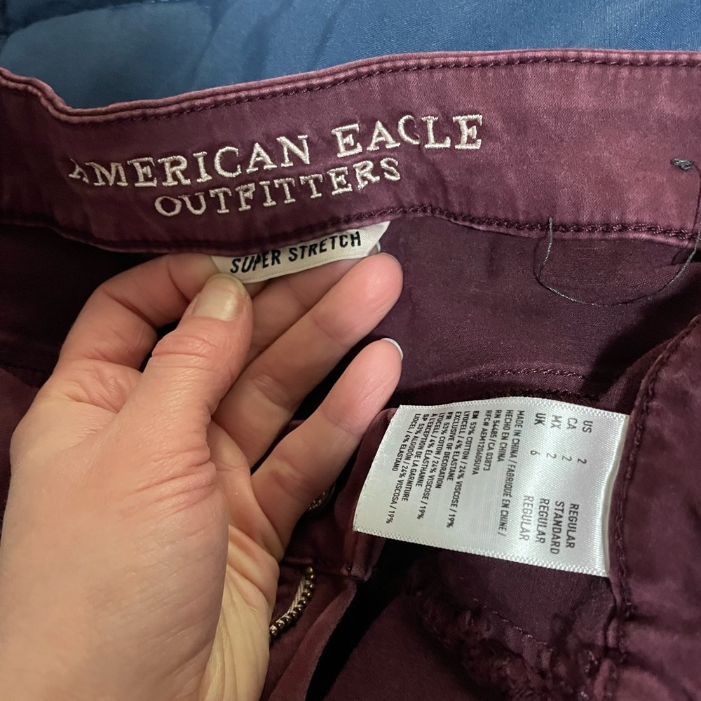 American eagle super stretch maroon skinny pants